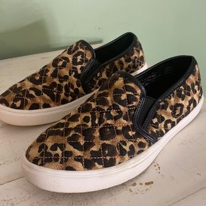 Sz 7.5 quilted leopard print sneakers